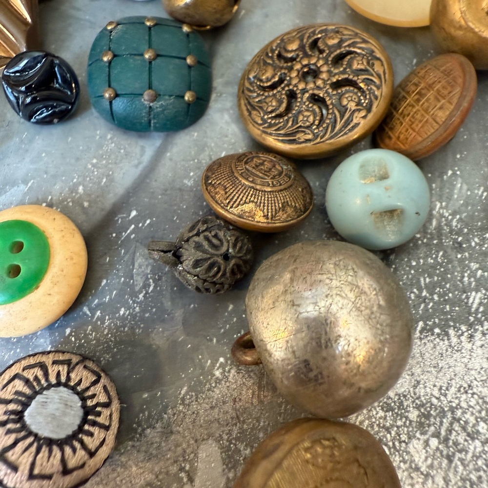 Vintage Button Collection - Picture 3 of 10